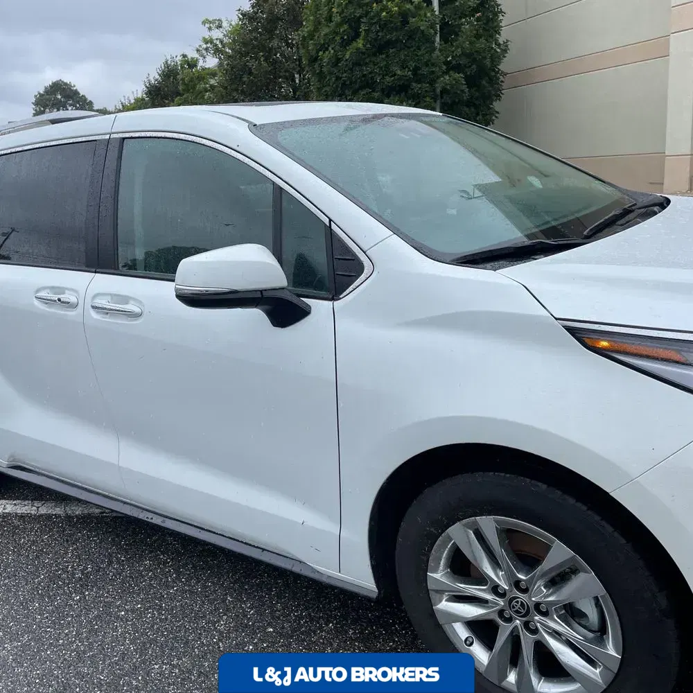 2022 Toyota Sienna Limited 7-Passenger