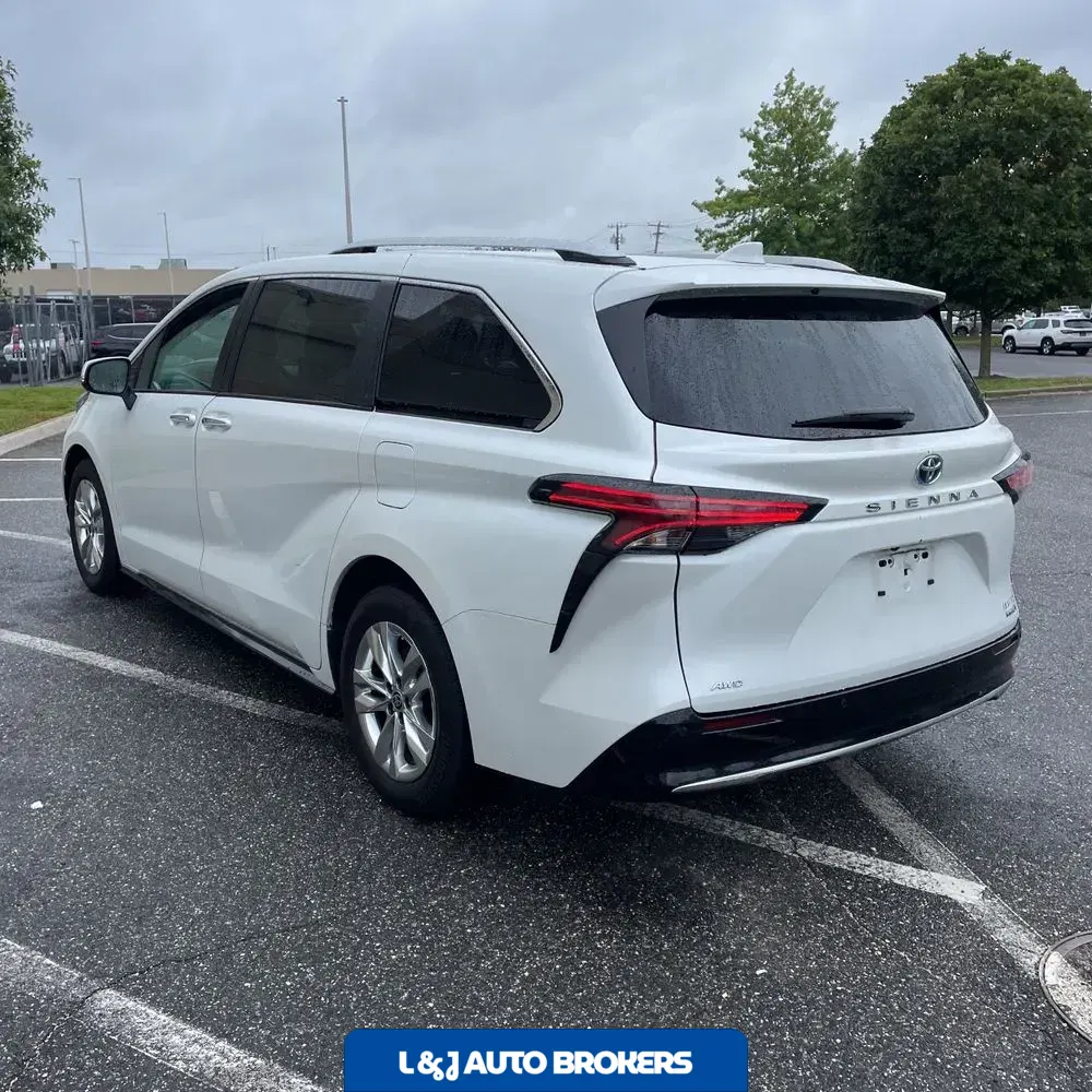 2022 Toyota Sienna Limited 7-Passenger