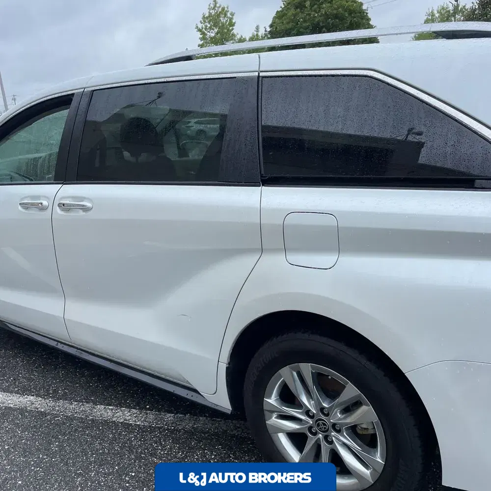 2022 Toyota Sienna Limited 7-Passenger