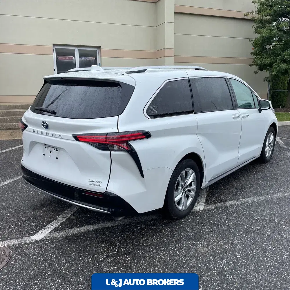 2022 Toyota Sienna Limited 7-Passenger