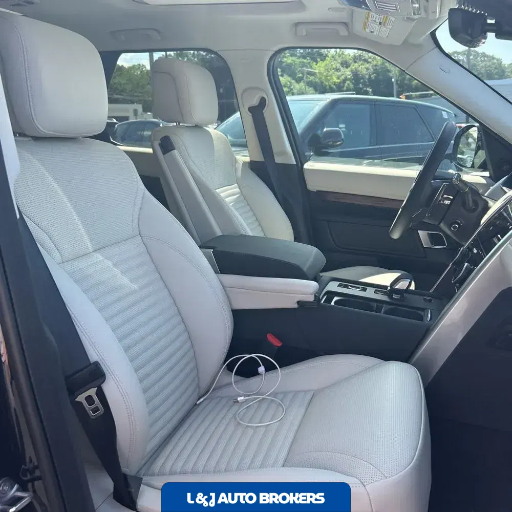 2025 Land Rover Discovery S P300