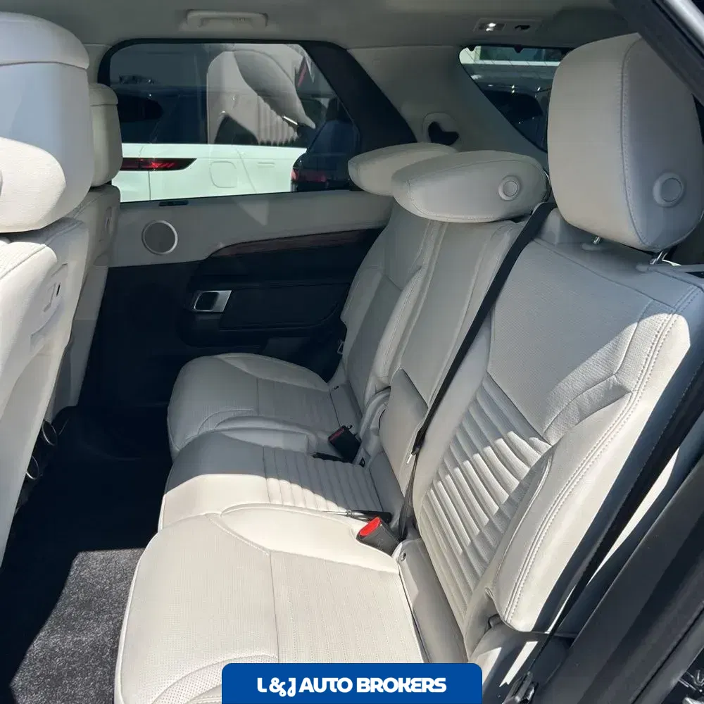 2025 Land Rover Discovery S P300