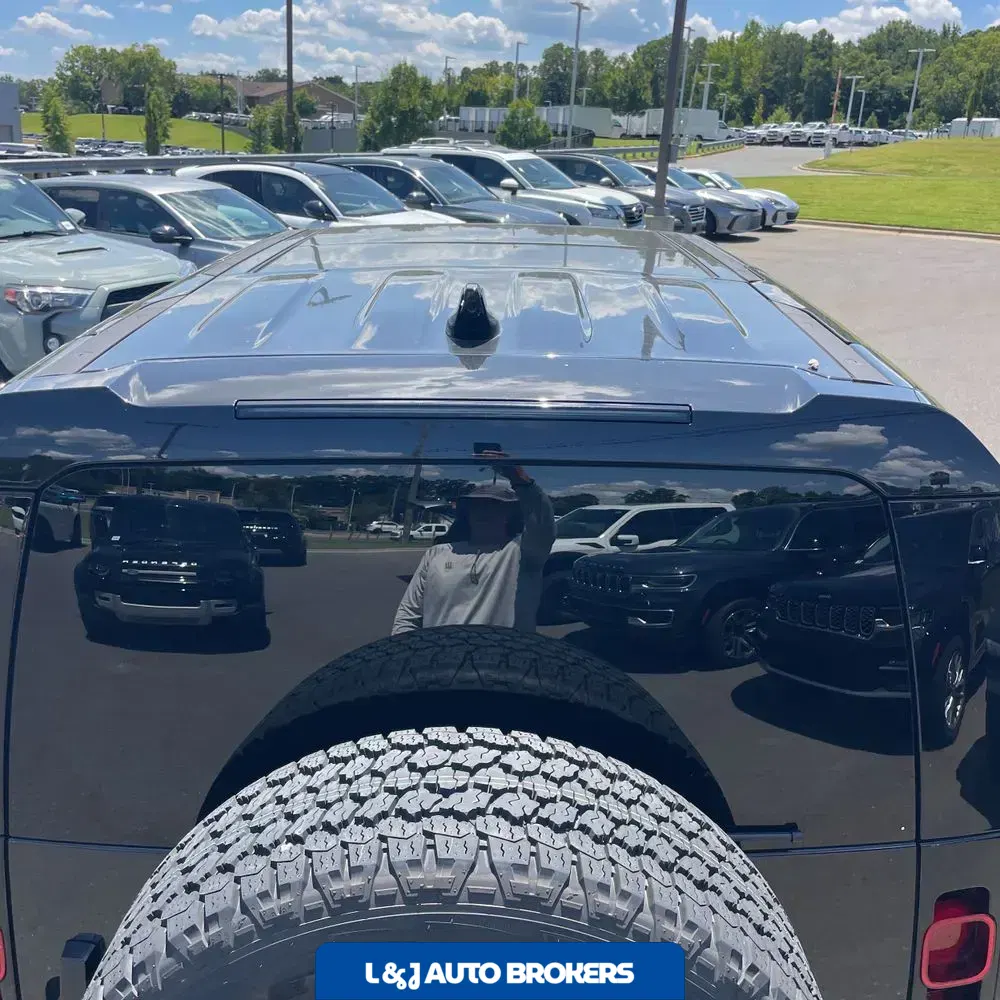 2024 Land Rover Defender 110 V8 P500 SE