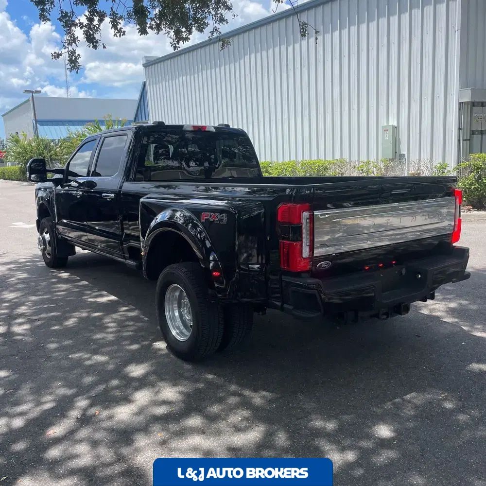 2023 Ford F-350 Super Duty Platinum