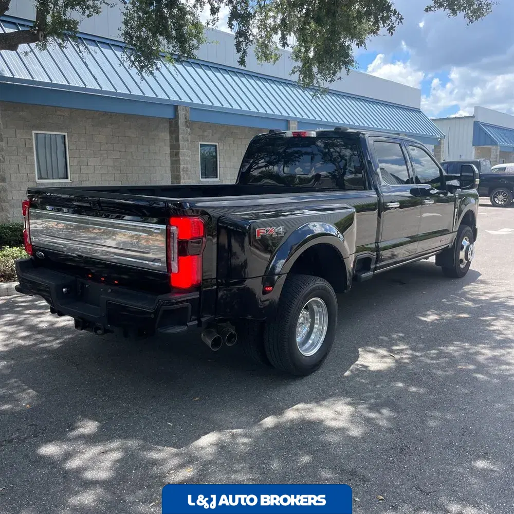 2023 Ford F-350 Super Duty Platinum