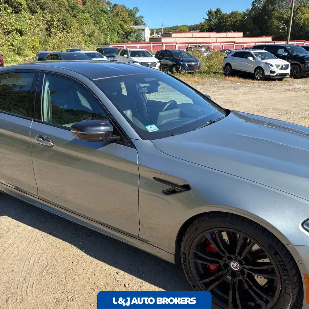 2023 BMW M5
