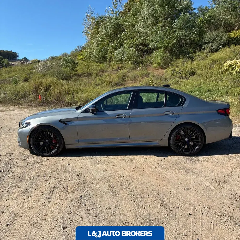 2023 BMW M5