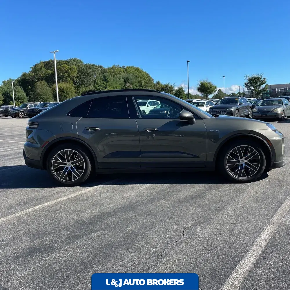 2025 Porsche Macan EV 4