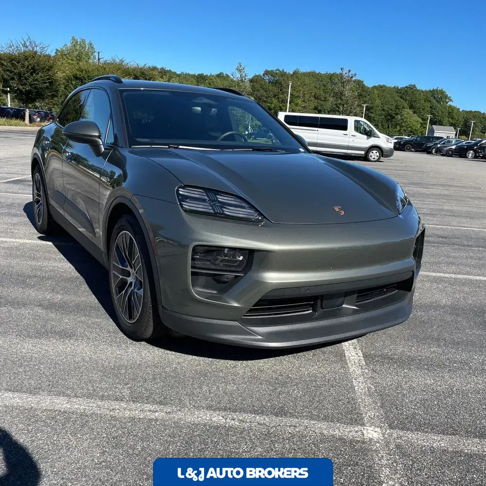 2025 Porsche Macan EV 4