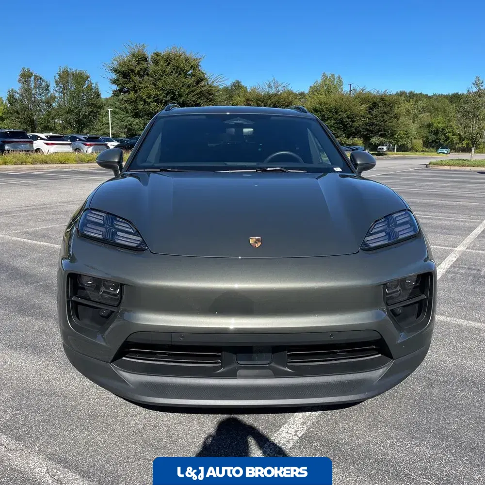 2025 Porsche Macan EV 4