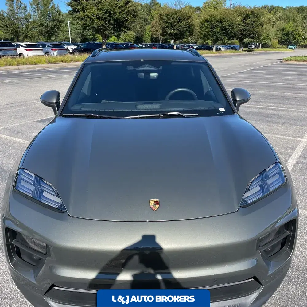 2025 Porsche Macan EV 4