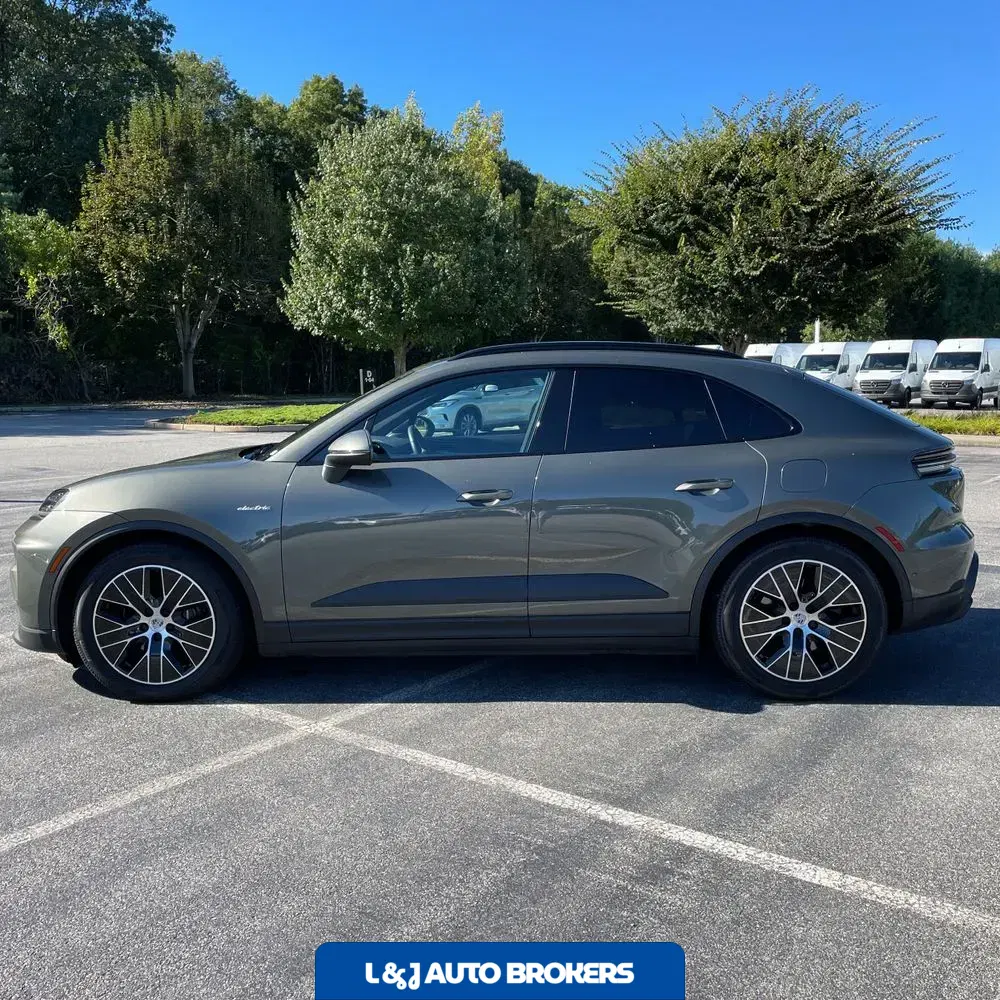 2025 Porsche Macan EV 4