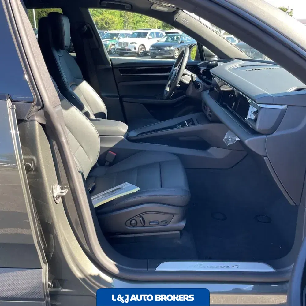 2025 Porsche Macan EV 4