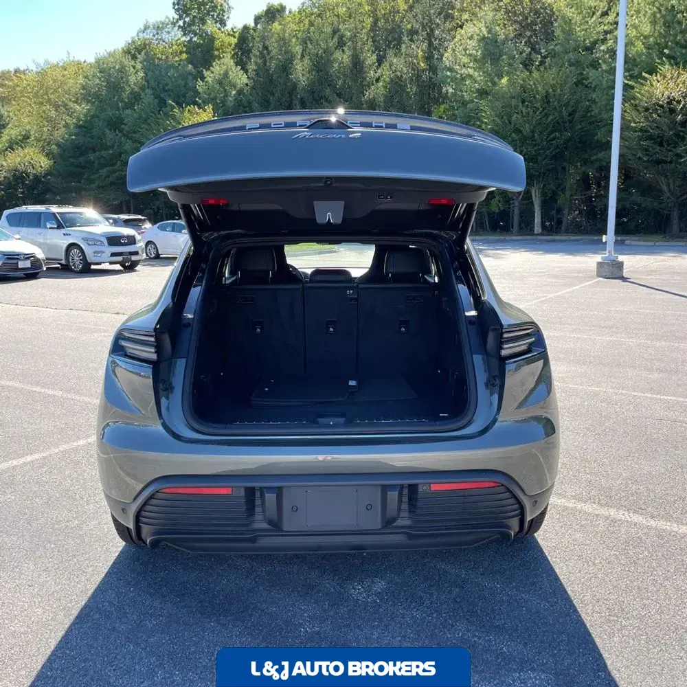 2025 Porsche Macan EV 4