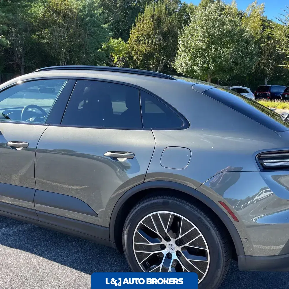 2025 Porsche Macan EV 4
