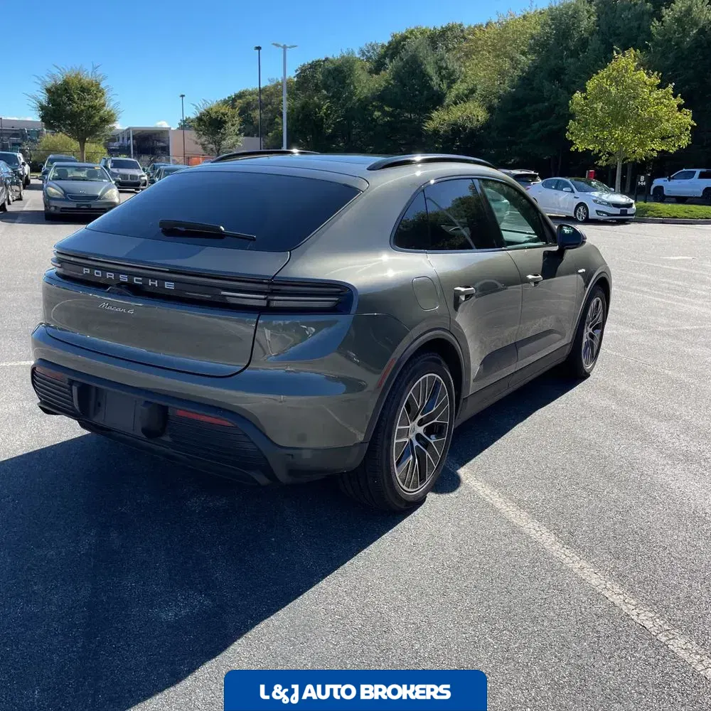 2025 Porsche Macan EV 4