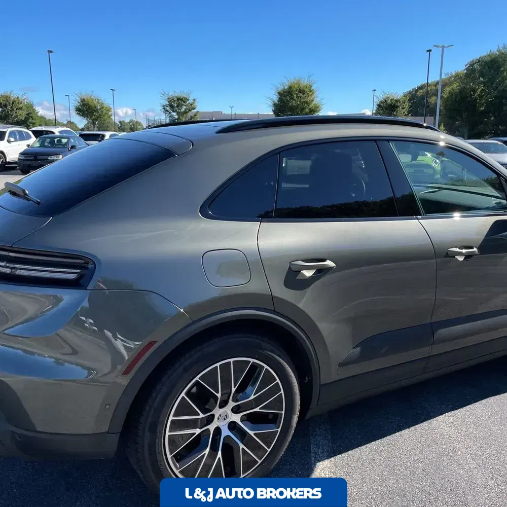 2025 Porsche Macan EV 4