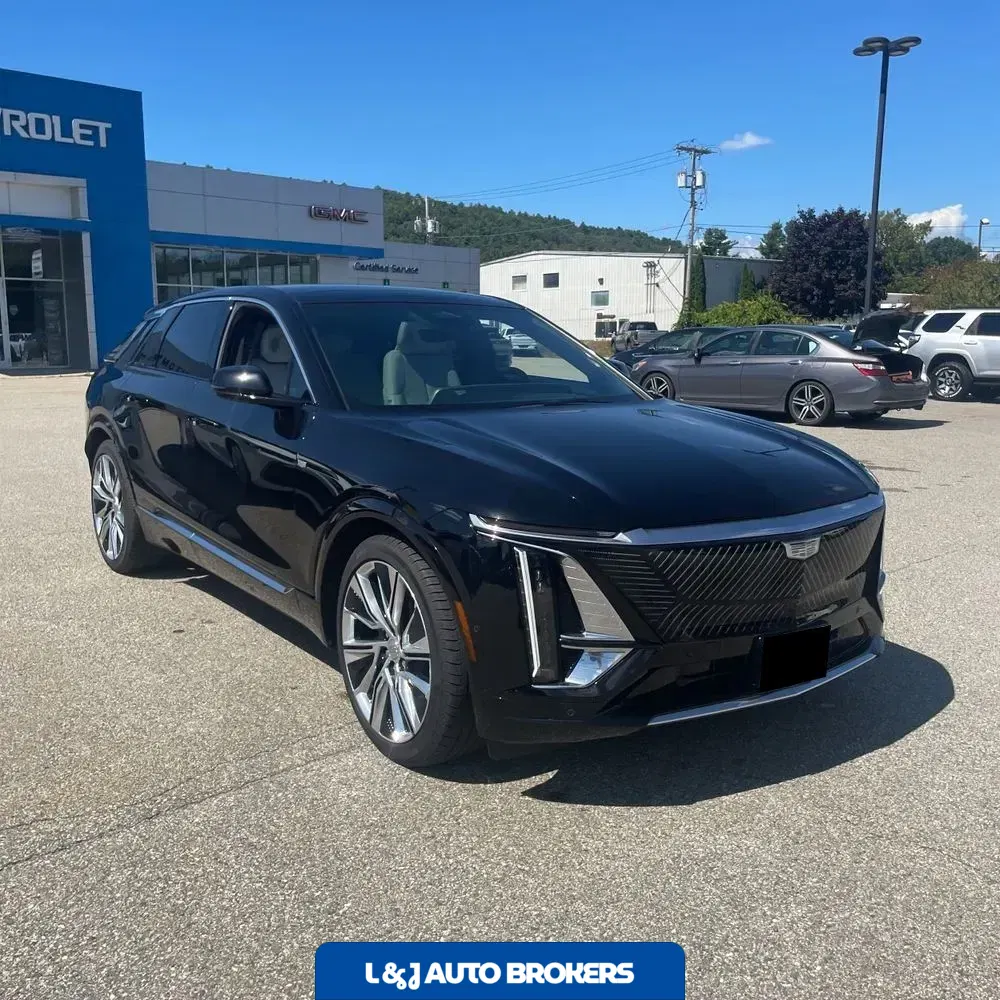 2024 Cadillac LYRIQ Luxury 3