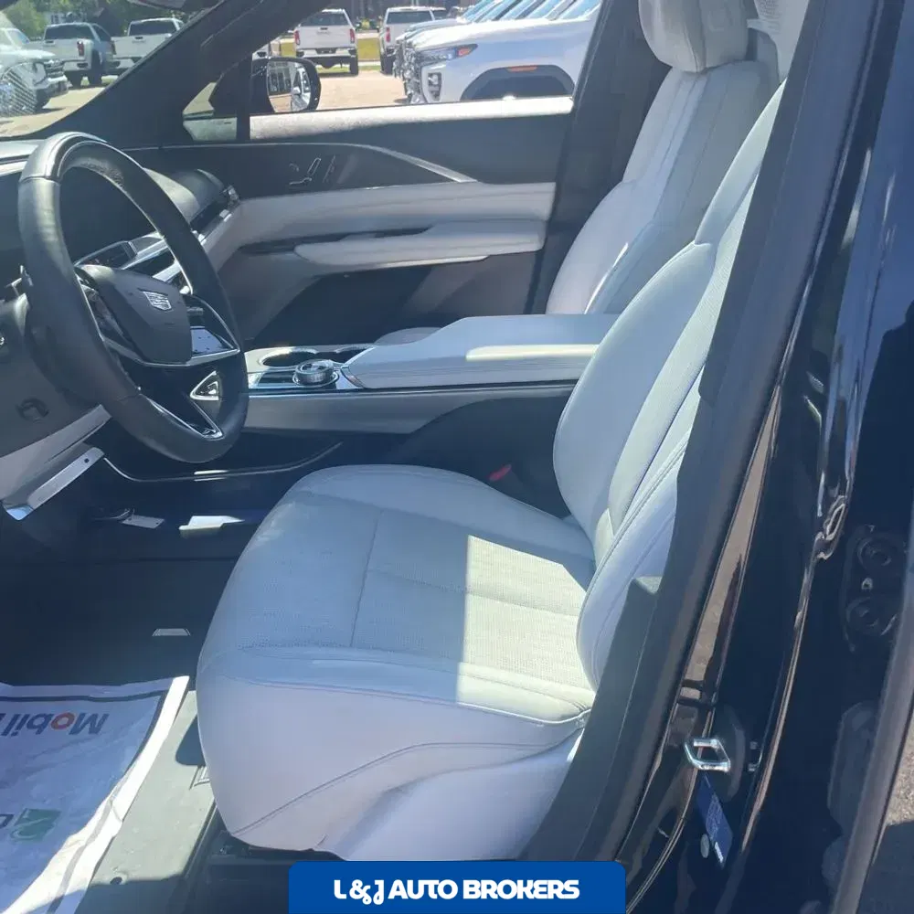 2024 Cadillac LYRIQ Luxury 3
