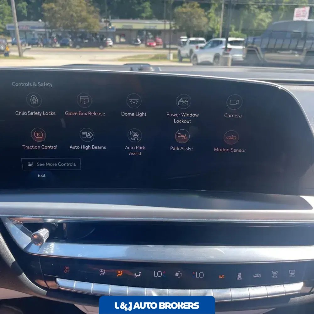2024 Cadillac LYRIQ Luxury 3