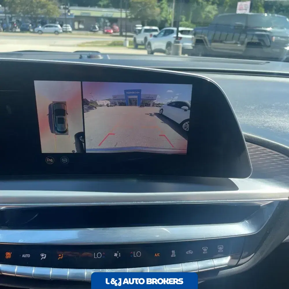 2024 Cadillac LYRIQ Luxury 3