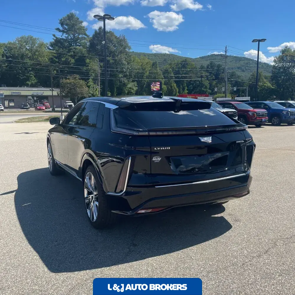 2024 Cadillac LYRIQ Luxury 3