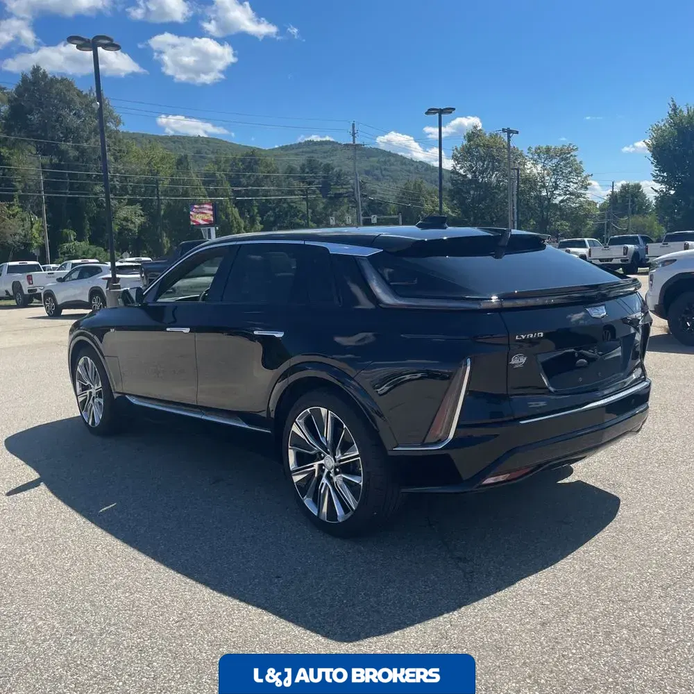 2024 Cadillac LYRIQ Luxury 3