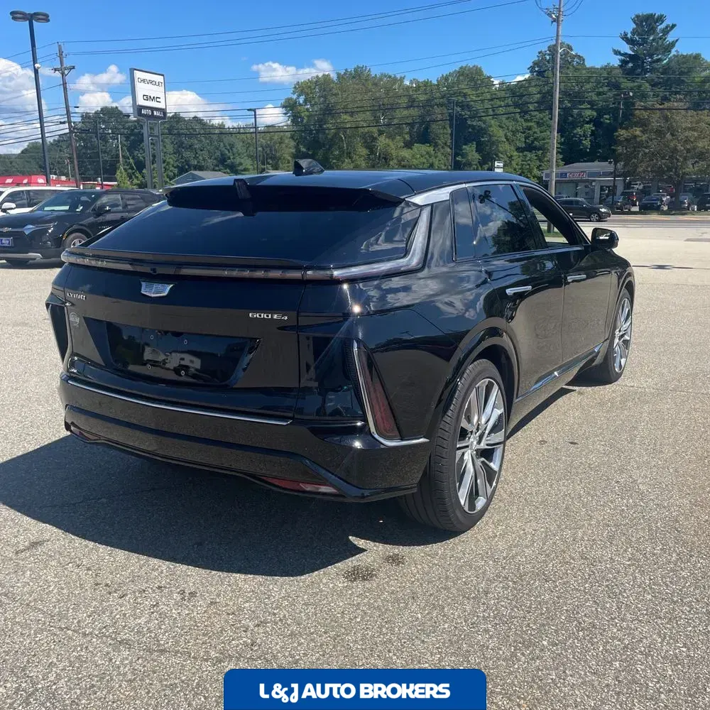 2024 Cadillac LYRIQ Luxury 3