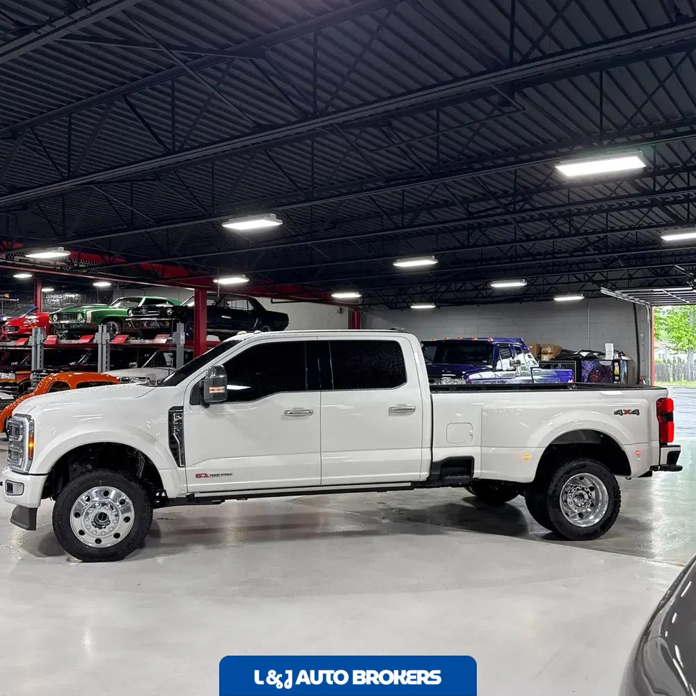 2025 Ford F-450 Super Duty Platinum