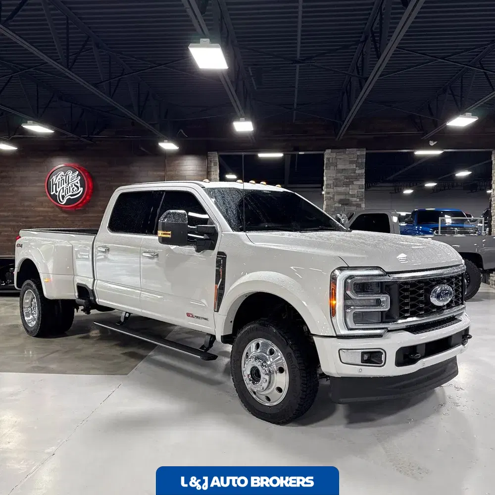 2025 Ford F-450 Super Duty Platinum