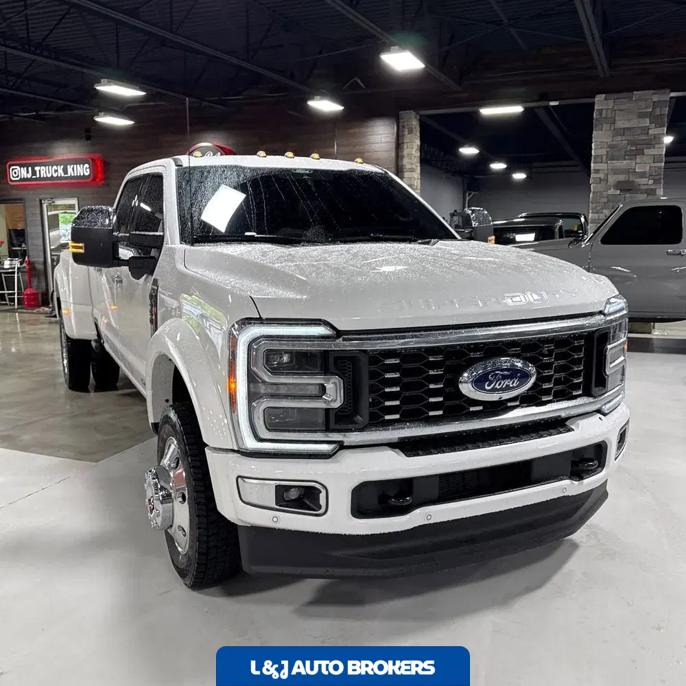 2025 Ford F-450 Super Duty Platinum