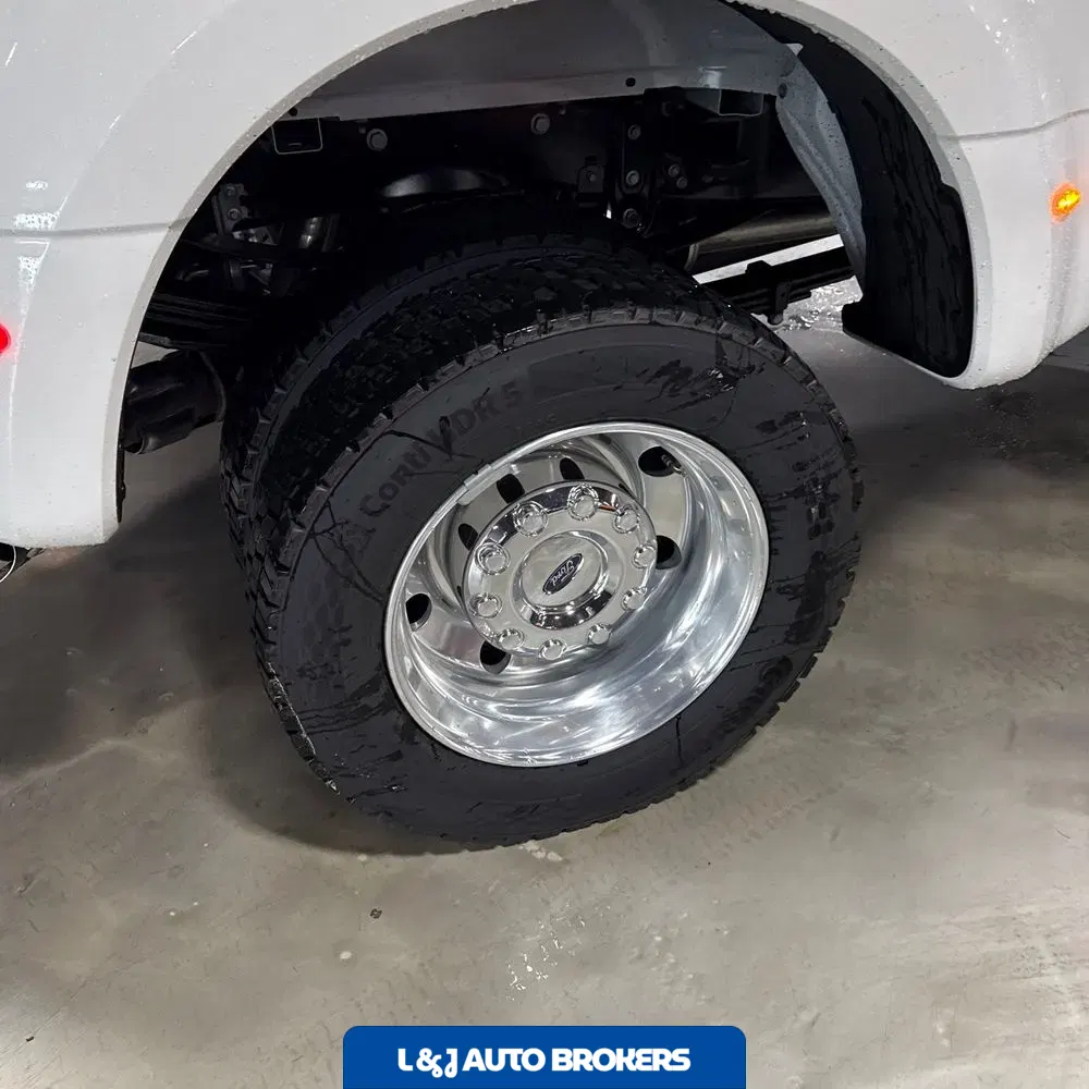 2025 Ford F-450 Super Duty Platinum