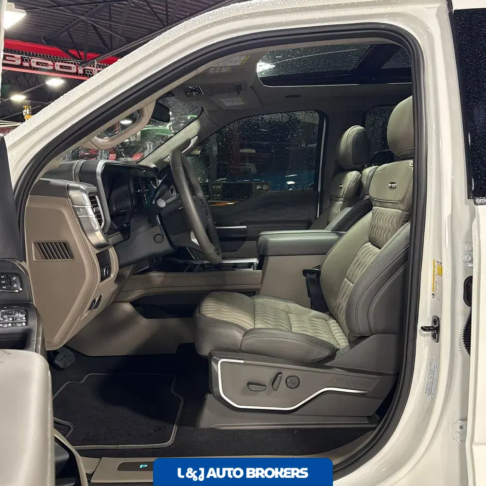 2025 Ford F-450 Super Duty Platinum