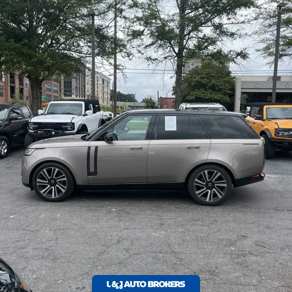 2023 Land Rover Range Rover SE