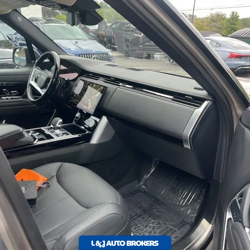 2023 Land Rover Range Rover SE