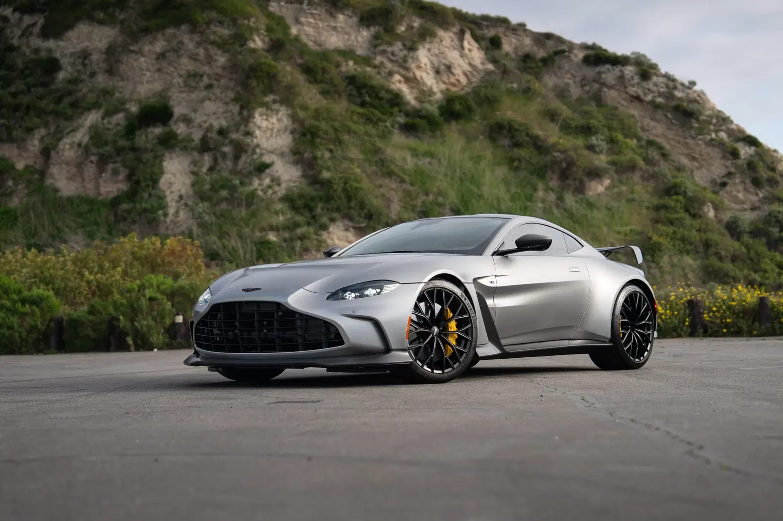 2023 Aston Martin V12 Vantage Coupe