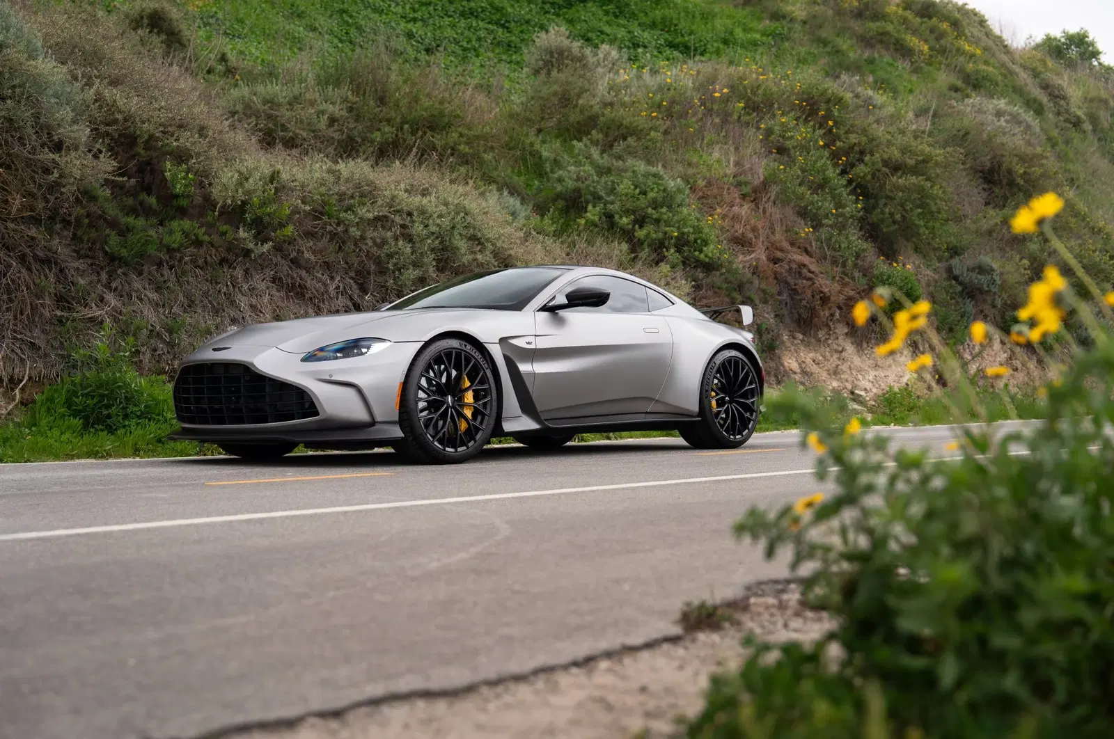2023 Aston Martin V12 Vantage Coupe