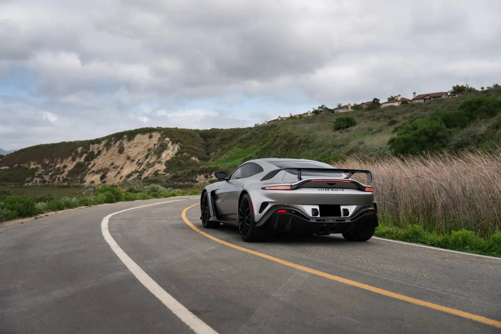 2023 Aston Martin V12 Vantage Coupe