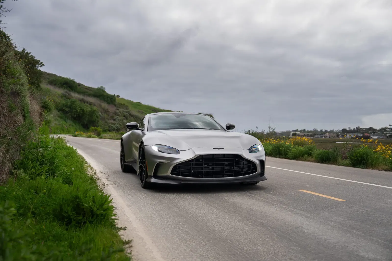 2023 Aston Martin V12 Vantage Coupe