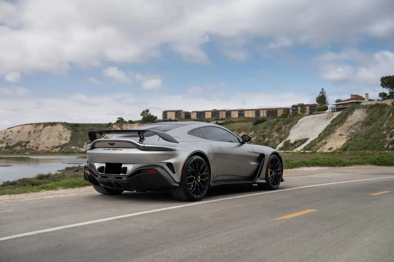 2023 Aston Martin V12 Vantage Coupe