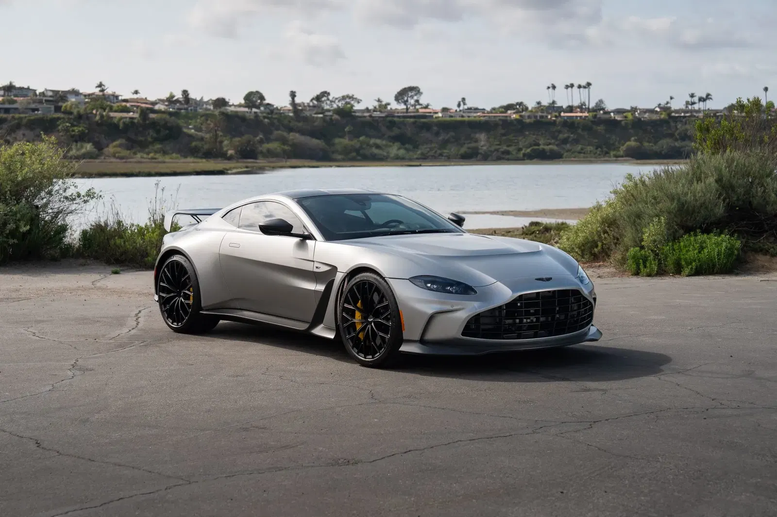 2023 Aston Martin V12 Vantage Coupe
