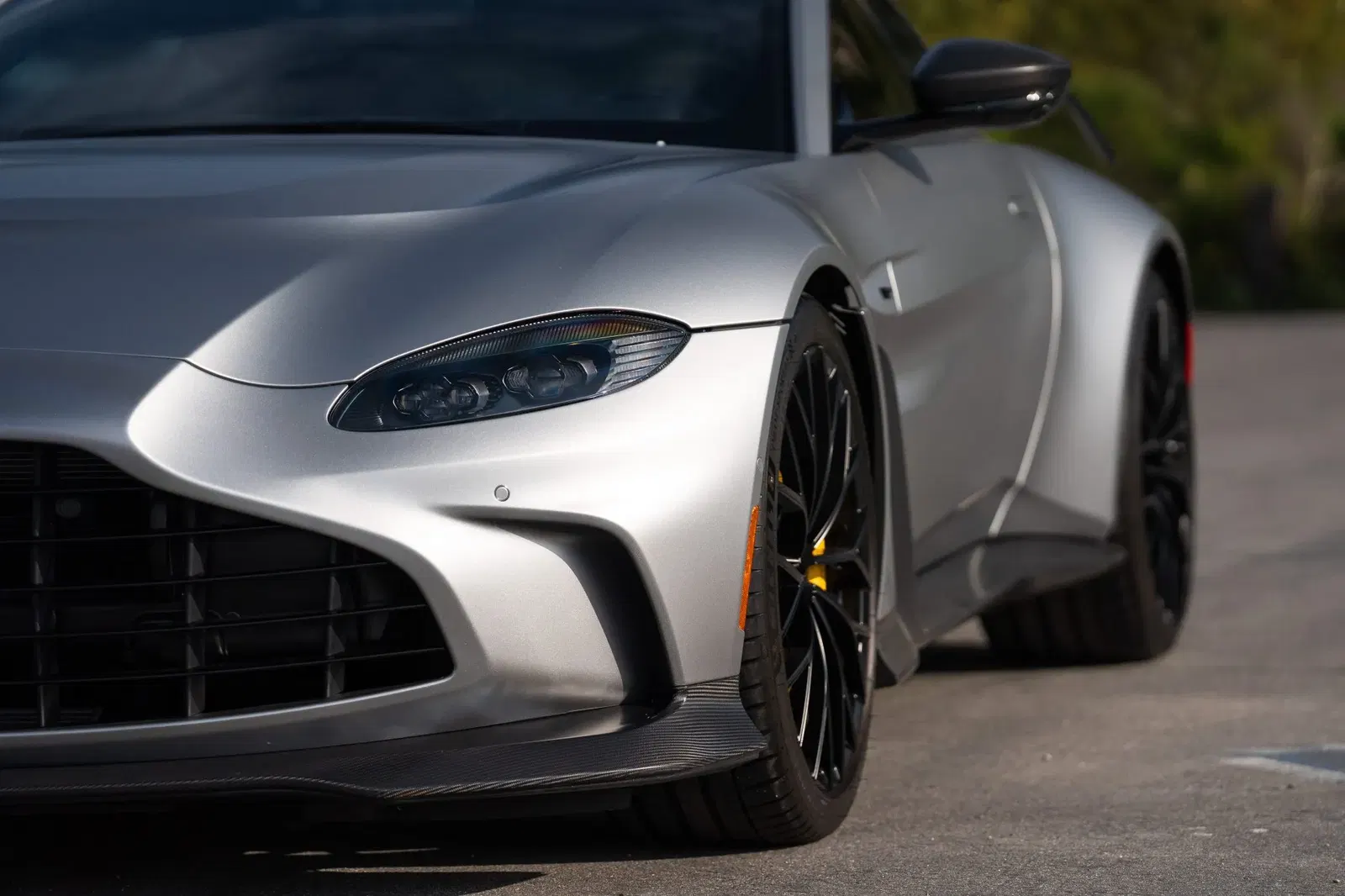2023 Aston Martin V12 Vantage Coupe