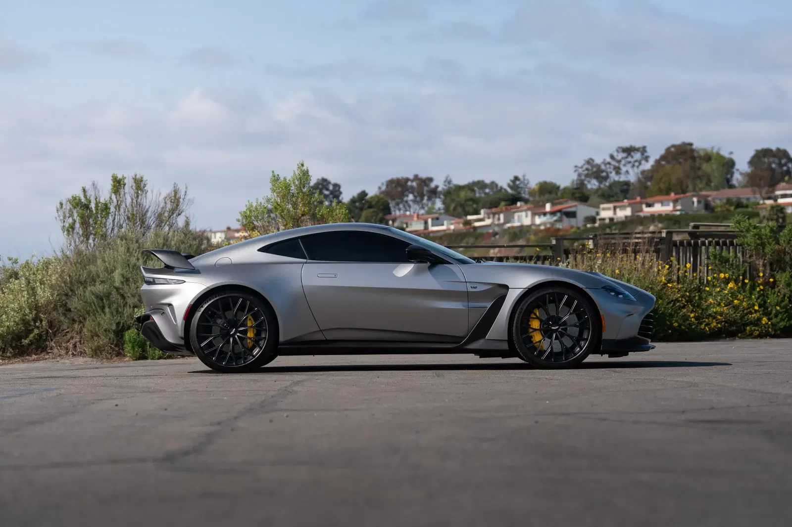 2023 Aston Martin V12 Vantage Coupe