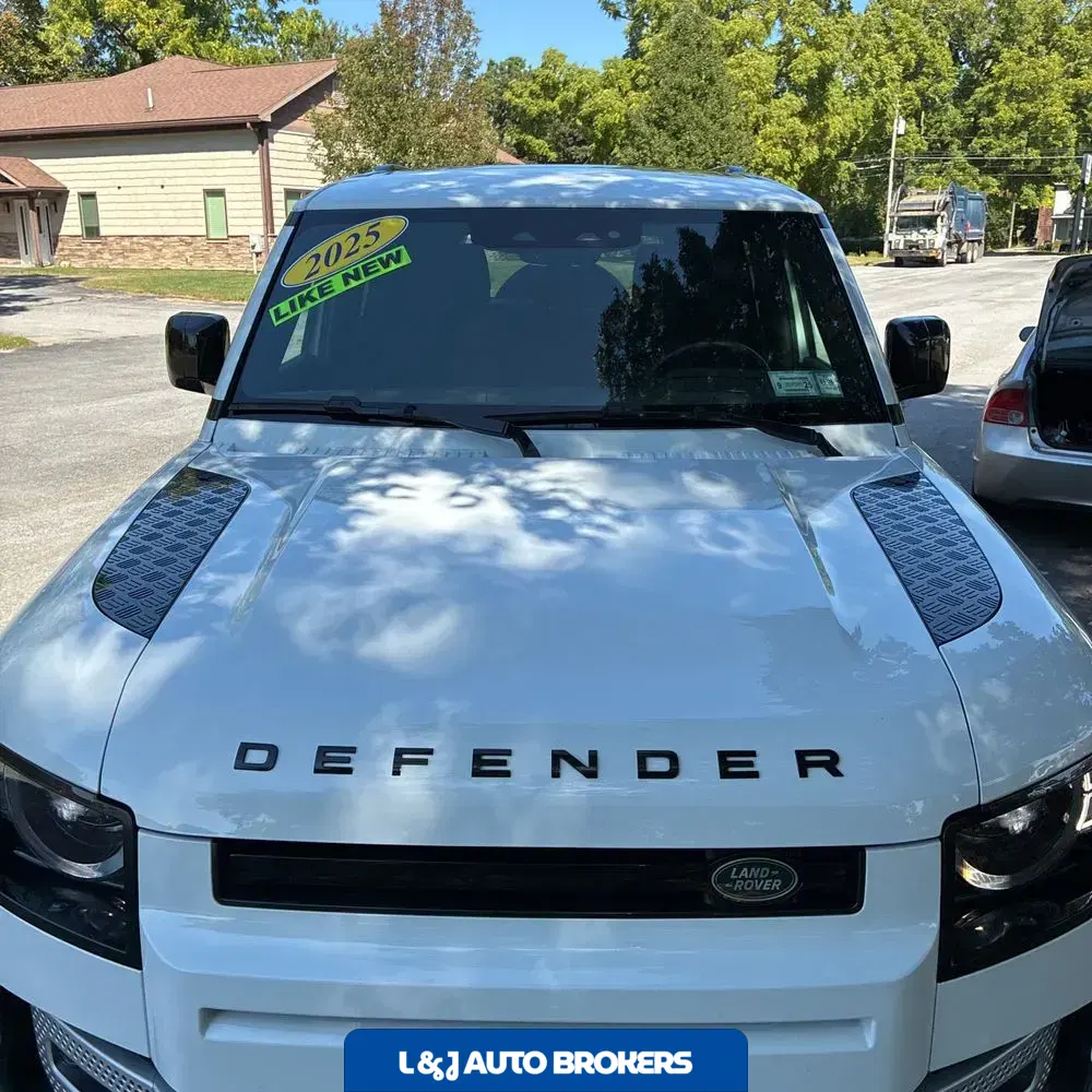 2025 Land Rover Defender 110 S P300