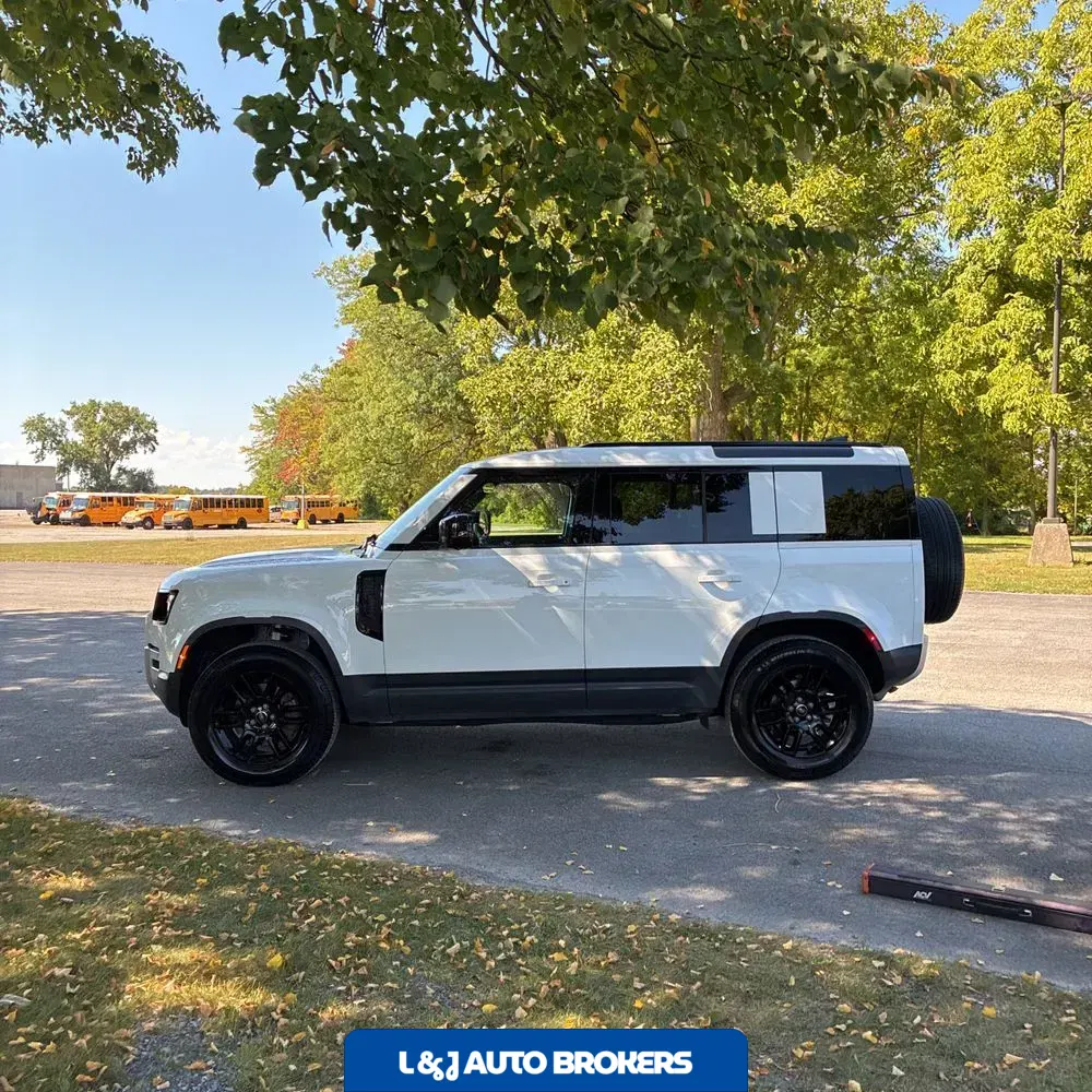 2025 Land Rover Defender 110 S P300