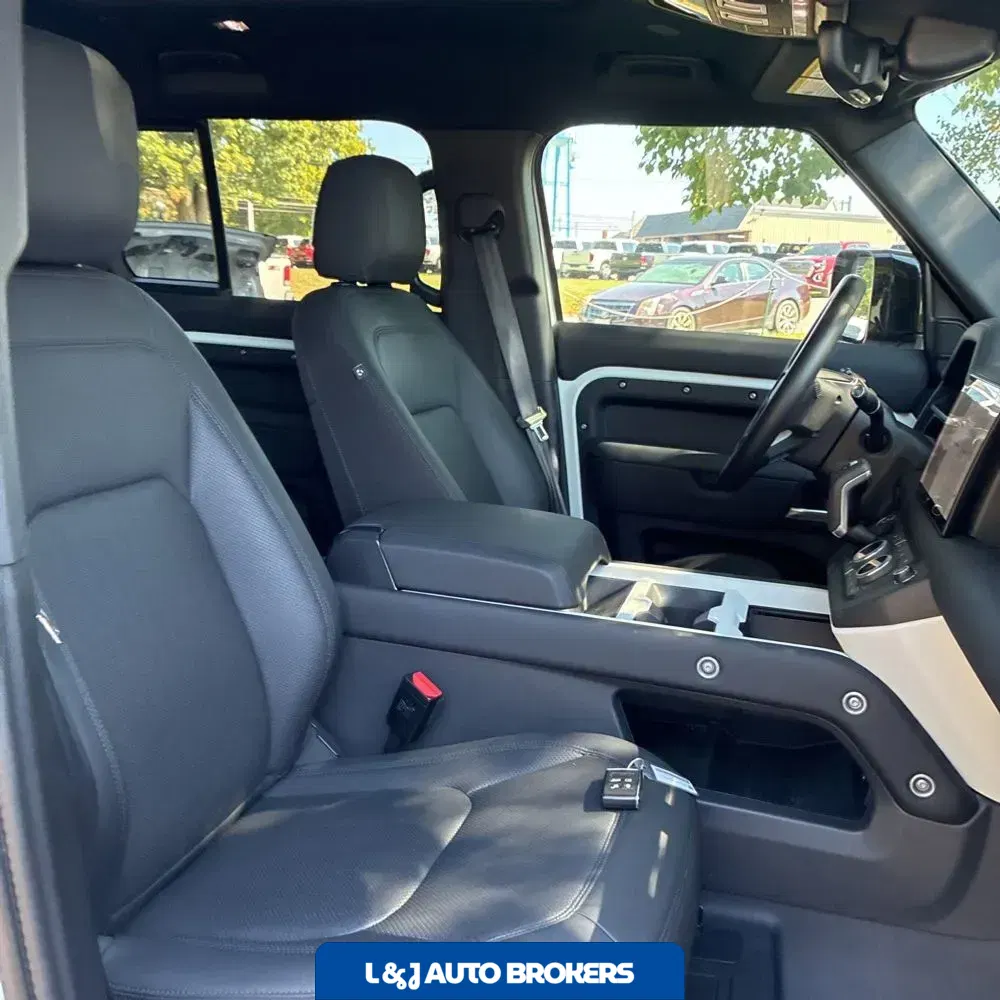 2025 Land Rover Defender 110 S P300