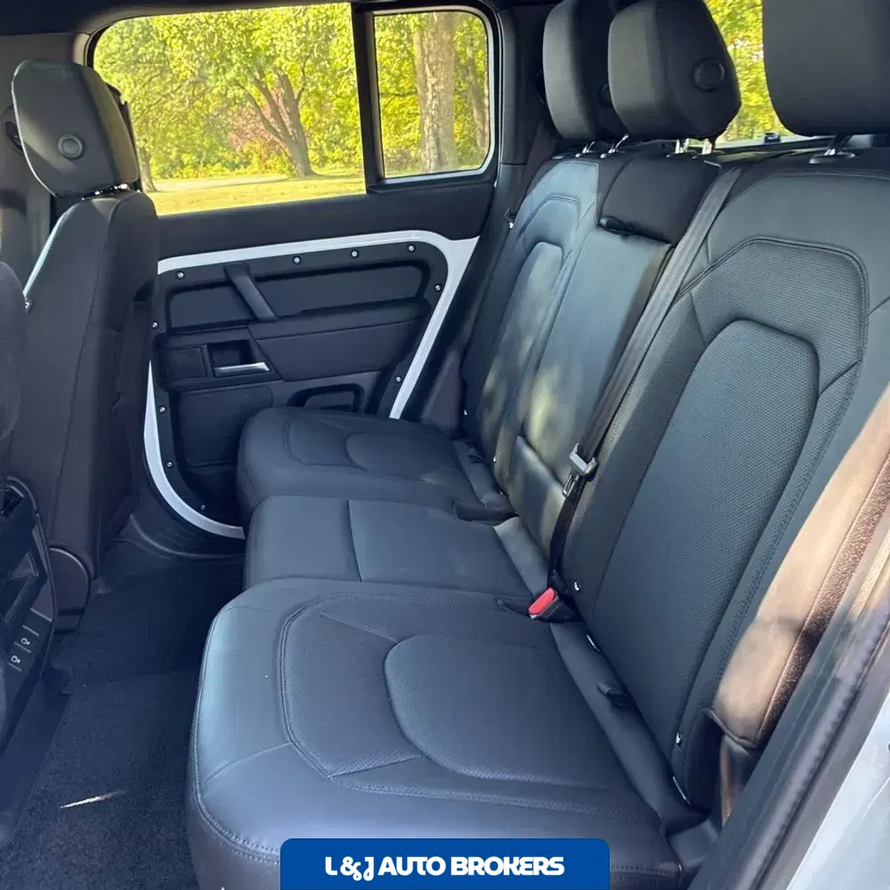 2025 Land Rover Defender 110 S P300