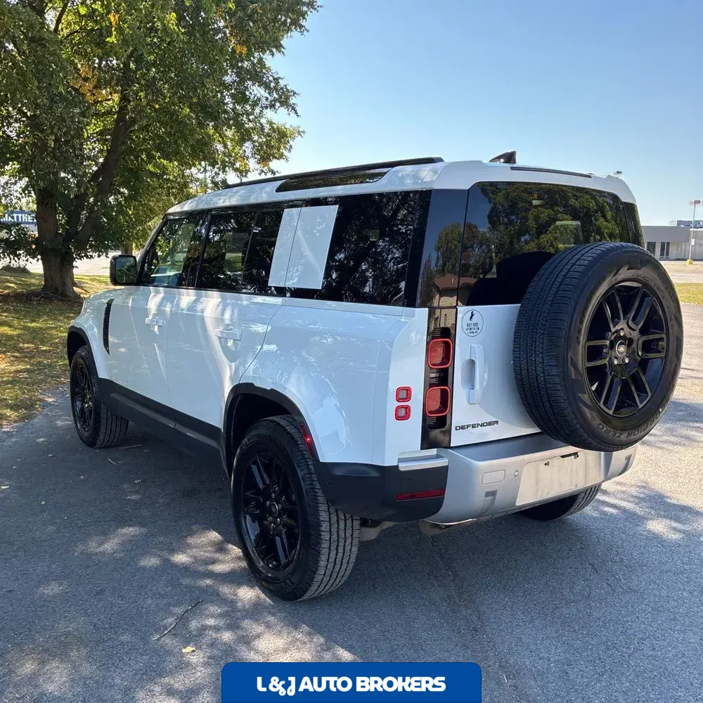 2025 Land Rover Defender 110 S P300