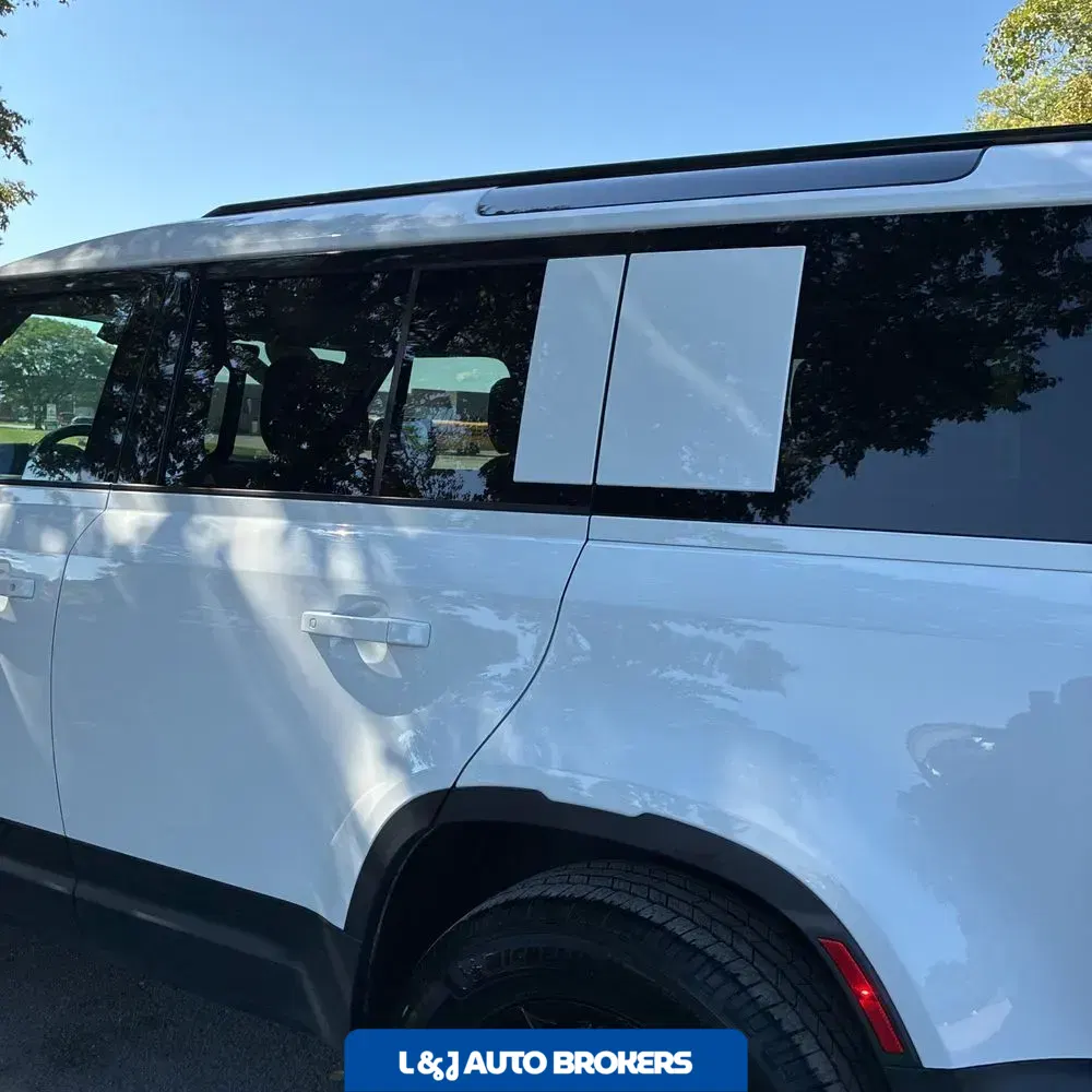 2025 Land Rover Defender 110 S P300