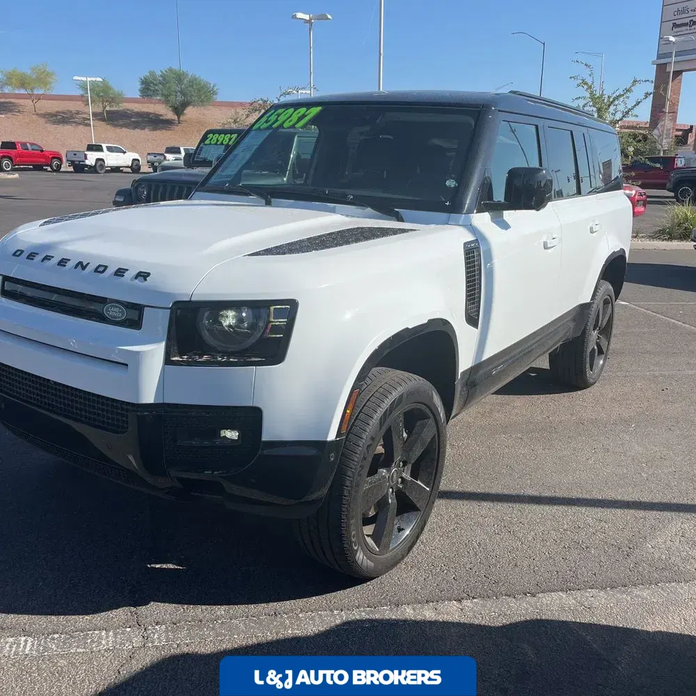 2024 Land Rover Defender 130 X-Dyn SE P400